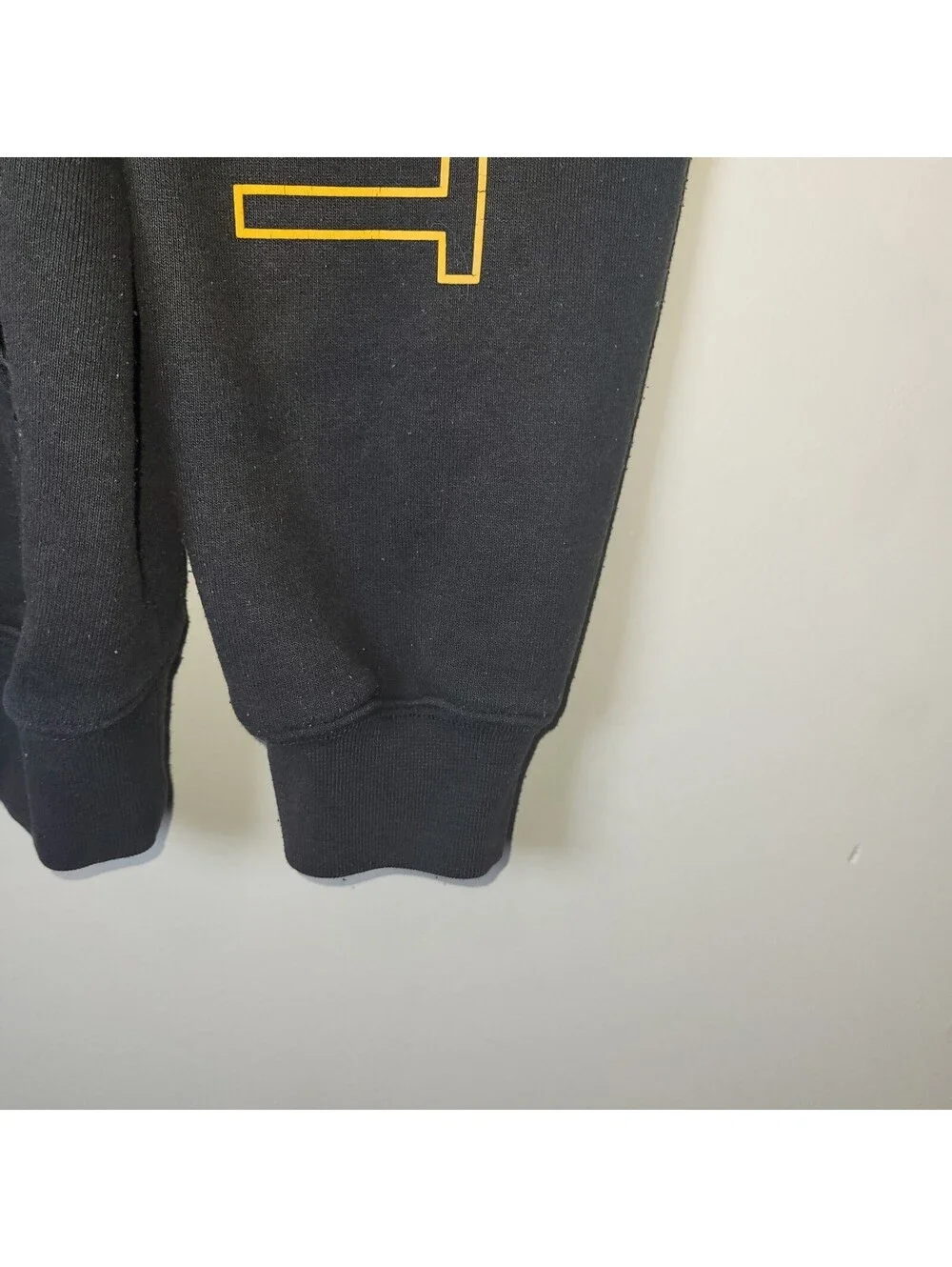 Carhartt Men's Black Pullover Hoodie Sweatshirt Original Fit Large L Logo Sleeve